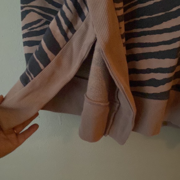 Aerie oversized split side tiger print sweater size S - Picture 4 of 11